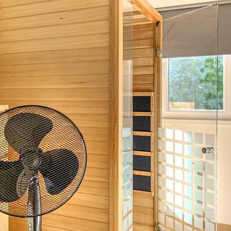 Cozy Home In Heinkenszand With Sauna Экстерьер фото